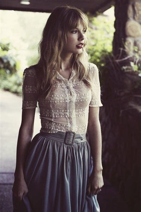 Photoshoot Taylor Swift Red Era Outfits With High Waisted Skirts