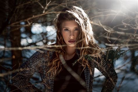 Baggrunde Sollys Kvinder Udendørs Model Portræt Langt Hår Brunette Vinter Fotografering