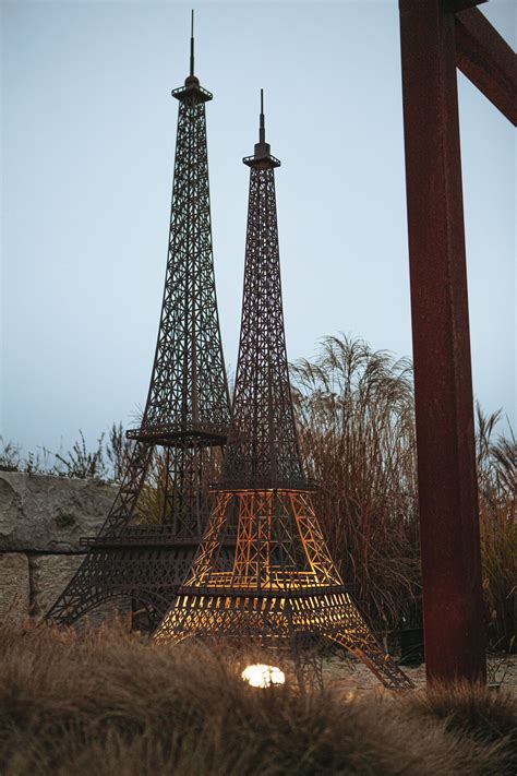 Jun 08, 2021 · eine riesige weiße fahne am pariser eiffelturm hat unter einheimischen und touristen für verwunderung gesorgt. Eifelturm | Objekte | Design Schön