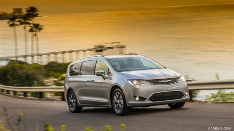 Chrysler Pacifica 2017my Limited Front