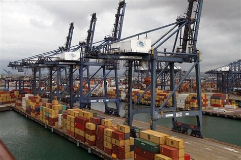 A satellite image shows the cargo ship ever given wedged in the suez canal near suez, egypt, on thursday. El Canal de Panamá y la crisis de globalización: dicen que ...