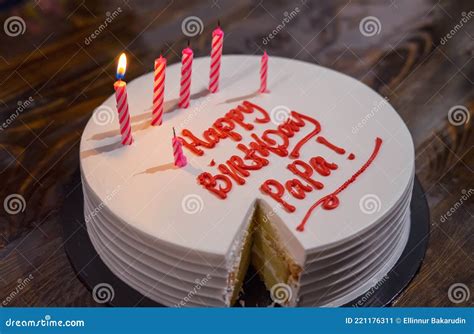 Birthday Cake For Dad Written Happy Birthday Papa On The Table