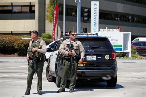 Los Angeles County Sheriffs Department 2 Deputies Shot 1 Suspect Dead