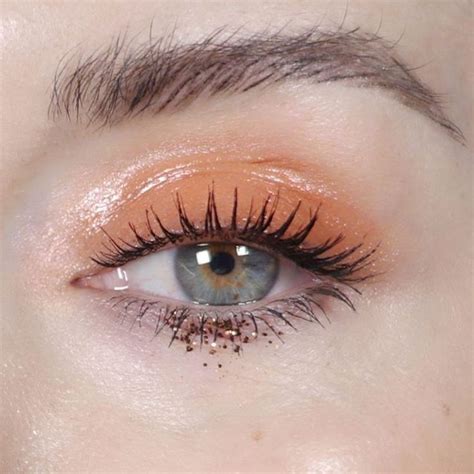 Glossy Eyelid And A Touch Of Glitter Makeup Goals Makeup Inspo Makeup