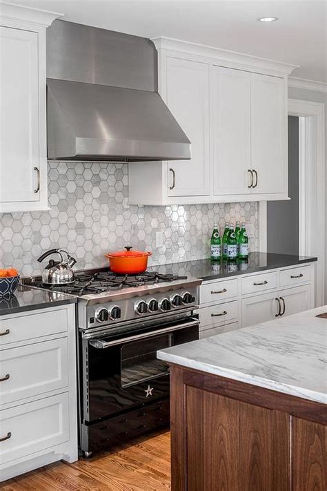 White subway tile is a good fit for a white color scheme in your kitchen but note that tile is more difficult to clean than a slab. 54+ Nice White Cabinet Kitchen Backsplash Tile Pattern ...