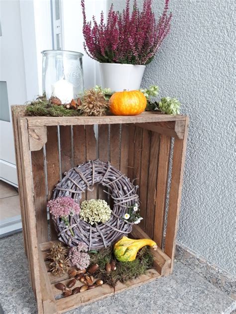 Schön gemütlich, warm und kuschelig und doch mitten drin!!!!! Herbst Deko vor der Haustür | Herbst dekoration, Herbst ...