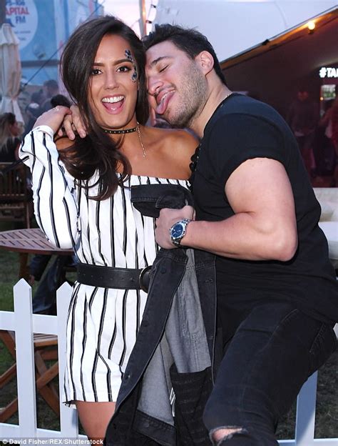 Tyla Carr Cosies Up With Jonas Blue Backstage At V Fest Daily Mail Online