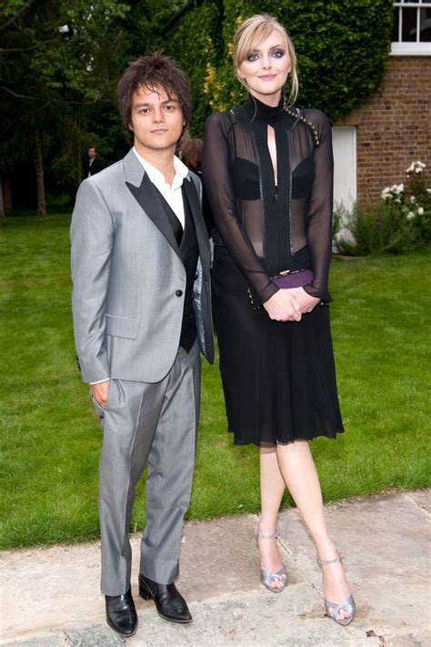 What's even more concerning is the fact that only a small percentage of men actually meet women's height requirements. Does Size Matter? Not to These A-Listers | Tall girl short ...