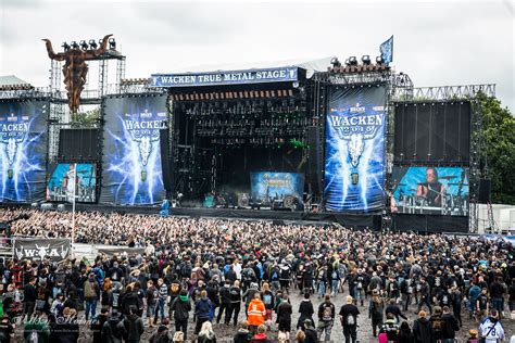 Welcome to wacken is an interactive virtual reality documentary that takes you deep inside germany's wacken open air — the biggest featuring an explosive performance by headliner arch enemy, welcome to wacken is the closest way to experience the festival, without having to pay for the airfare. Wacken 2015: Matsch, Musik, Mementos - Stalker Magazine