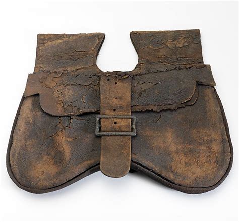 1425 1525 Leather Girdle Bag With Iron Buckle 205 X 23 X 25 Cm