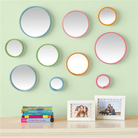 For toddlers, art with letters is a great way to get them to start recognizing common words to help them read. Easy Wall Decoration Ideas for Teen Rooms|