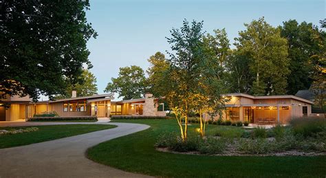 Spectacular Lake House Boasts Midcentury Design Elements