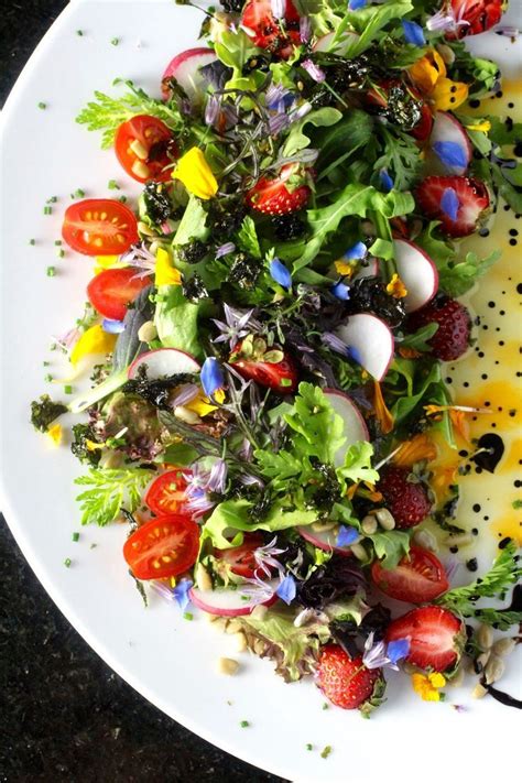 The flower names (common & scientific) appear after the first flower shots, allowing. Eat Flowers, Be Happy (Edible Flower Salad (With images ...
