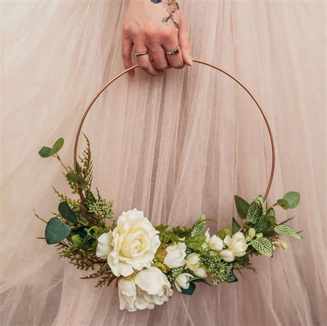 This Beautiful Wedding Flower Hoop Wreath Is The Perfect Bouquet