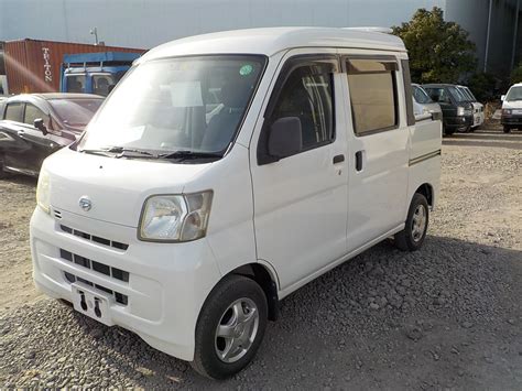 Daihatsu Hijet 2008 With A 660 CC3 Cylinder DOHC Enginewith Temperature