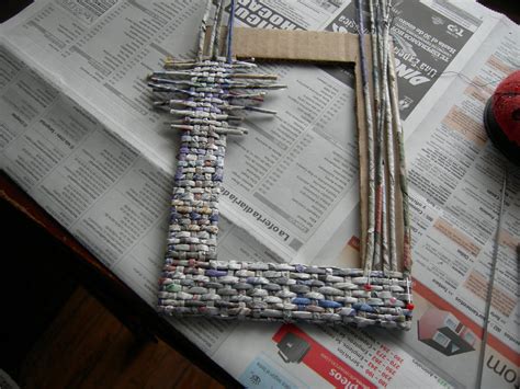 Experimentos caseros como este, podrás ver en este cana. LA MORENITA: PORTARETRATO....CON ROLLOS DE PAPEL DE PERIODICO