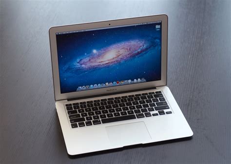 A Closer Look At The 11 And 13 The 2011 Macbook Air 11 And 13 Inch