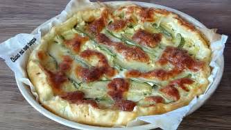 Lavate con cura le zucchine ripulendo la superficie da tutte le impurità di raccolto. Pasta sfoglia con zucchine e mozzarella 2016RISKSUMMIT.ORG
