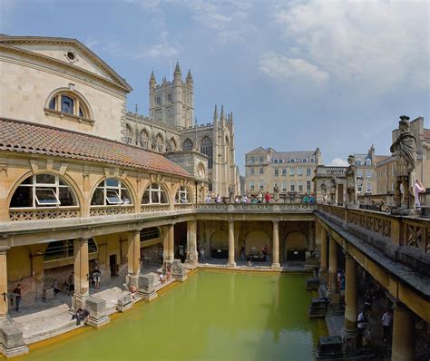 File:Roman Baths in Bath Spa, England - July 2006 edit3.jpg - Wikimedia