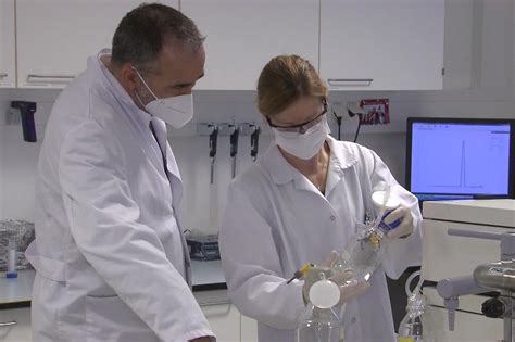 Die viruserkrankung ist keine harmlose kinderkrankheit und kann bei erwachsenen lebensgefährlich sein. CoV-Impfstoff: Forscher gibt erste Einblicke - noe.ORF.at