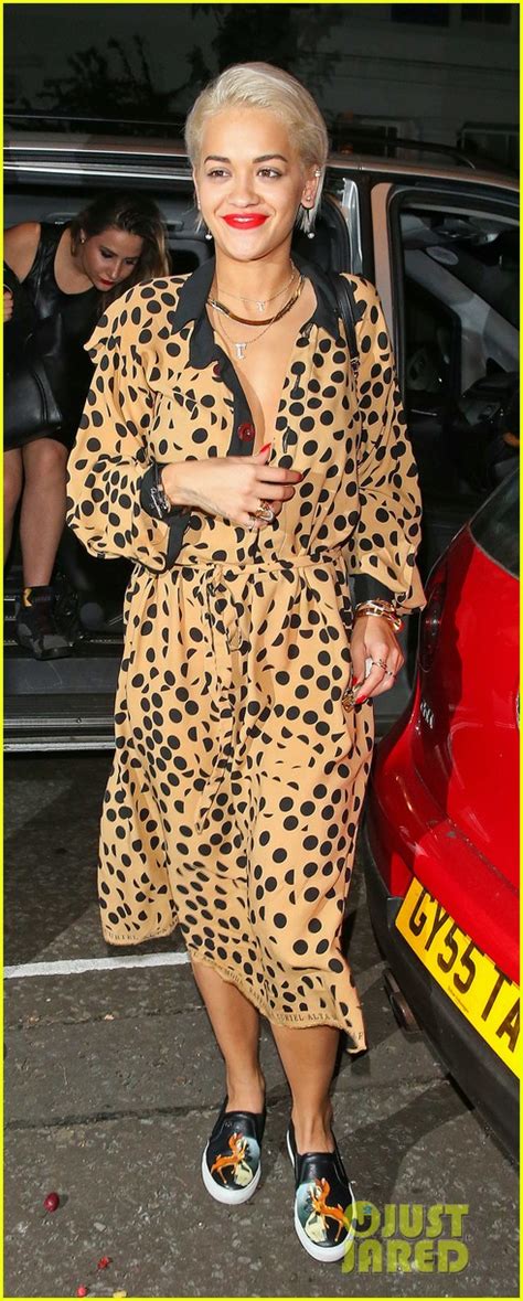 Rita Ora Tells Her Fans She S Having Trouble With Farting Photo Photo Gallery Just