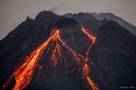 Photographer Captures Rare Eruption Moment Of Mount Merapi Freeyork