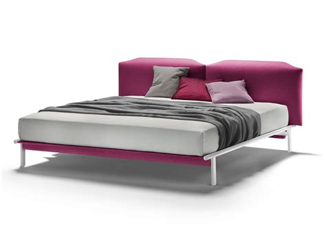 Idee per rivestire le testate del letto. Salone del Mobile 2014: letti minimal. Con struttura ...