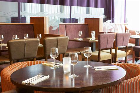 Public parking is available close to the hotel. Jurys Inn Glasgow, Glasgow | AerLingusVacationStore.com
