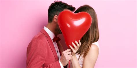 Catat Ini 10 Gaya Ciuman Romantis Agar Makin Mesra