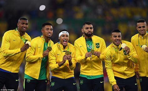 Irebere Uburyo Neymar Yaraye Yanditse Amateka Akomeye Ahesha Brazil Umudali Wa Zahabu Amafoto