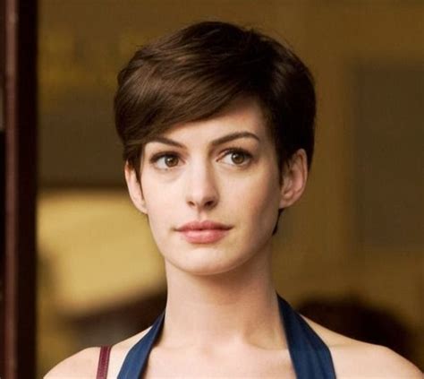 Pin By Daphne Manavopoulos On Tangled Anne Hathaway Short Hair Anne