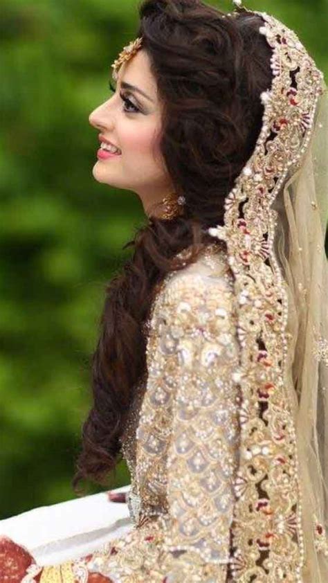 Pakistani Engagement Hairstyles For Brides In 2020