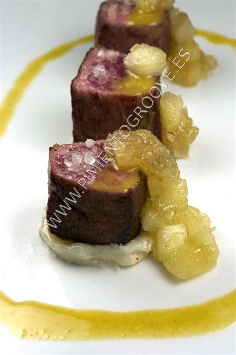 De presa is filet, en vanwege de kwaliteit ook wel varkenssteak. Presa Ibérica con queso de cabra, manzana caramelizada y ...