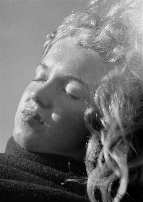 20 Gorgeous Black White Photos Of 20 Year Marilyn Monroe On Malibu
