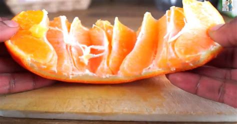 Pratique Lastuce Pour éplucher Une Orange Correctement Manger