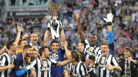 La mission a commencé pour dolores aveiro. JUVE - Festa Scudetto - Campione d'Italia 2012-2013 - YouTube