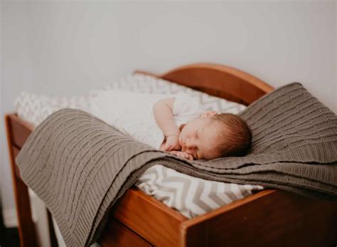 Lifestyle Newborn Photos Youll Love Our 13 Thoughtful Tips
