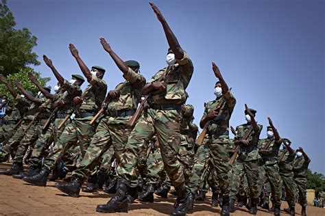 Us To Maintain Halt To Mali Military Aid Until After Election Bloomberg