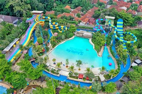 Selain menjadi pioneer taman rekreasi air keluarga pertama di bali, circus waterpark juga memiliki tiket masuk yang cukup terjangkau. Wahana dan Tiket Masuk Sangkan Park Februari 2021 - Wisata Oke