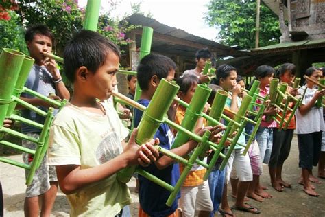 Alat musik perkusi khas kalimantan selatan ini terbuat dari batang mambu yang dipotong pare'e pare'e merupakan alat musik tradisional masyarakat sulawesi tengah yang terbuat dari bambu. Alat Musik Tradisional Sulawesi Selatan