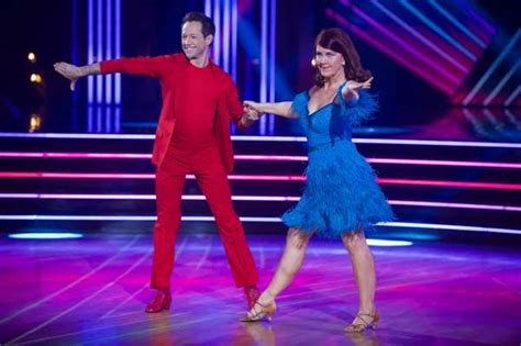 Kate Flannery S Office Costars Reached Out Ahead Of Dwts
