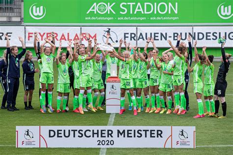 Vfl Wolfsburg Celebrate Winning The 201920 Frauen Bundesliga Title Rwomenssoccer