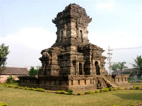 Maybe you would like to learn more about one of these? Candi Singhasari di Jawa Timur - Majapahit 1478