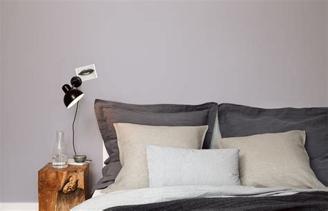 So können sie ihr schlafzimmer mit kreativer wandgestaltung in eine wichtig bei der wahl der wandfarbe im schlafzimmer sind in erster linie die lichtverhältnisse. Premium-Wandfarbe. Violett, grau-lila: Alpina Feine Farben ...