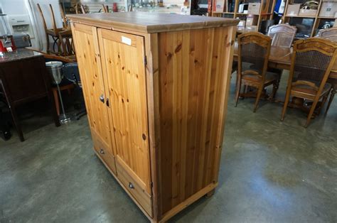 Looking for best quality storage cabinets for your personal or professional usage? BROWN 5FT TALL STORAGE CABINET W/ DRAWERS - Big Valley Auction