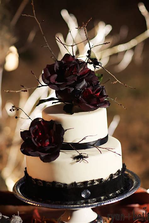 23 Halloween Wedding Cakes Chwv