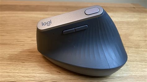 Logitech Mx Vertical Ergonomic Mouse Review 2020 Pcmag Australia