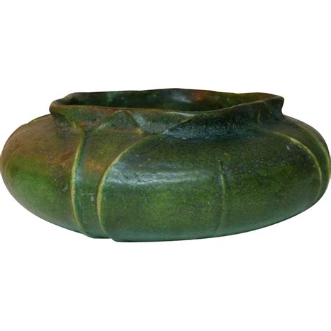 Grueby Pottery Carved Overlapping Leaves Squat Pentagon