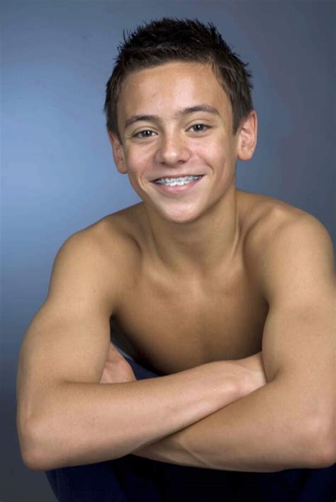 Thomas robert daley is a british diver, television personality, youtube vlogger and an olympic gold medallist. Tom Daley : le phénomène anglais des plongeoirs - Télé Loisirs