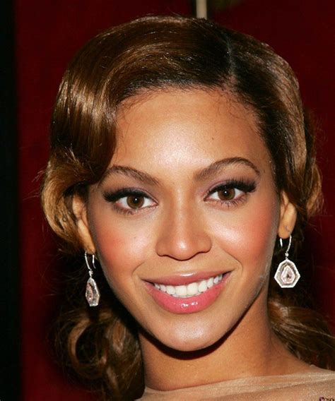 16 Closeups Of Beyonces Best Beauty Looks From 1999 To Beychella